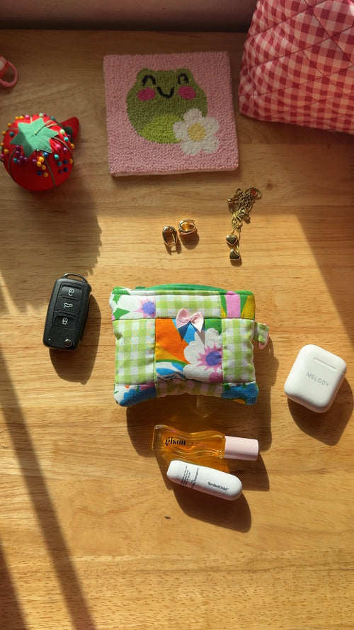 GREEN GINGHAM FLORAL KEYCHAIN POUCH