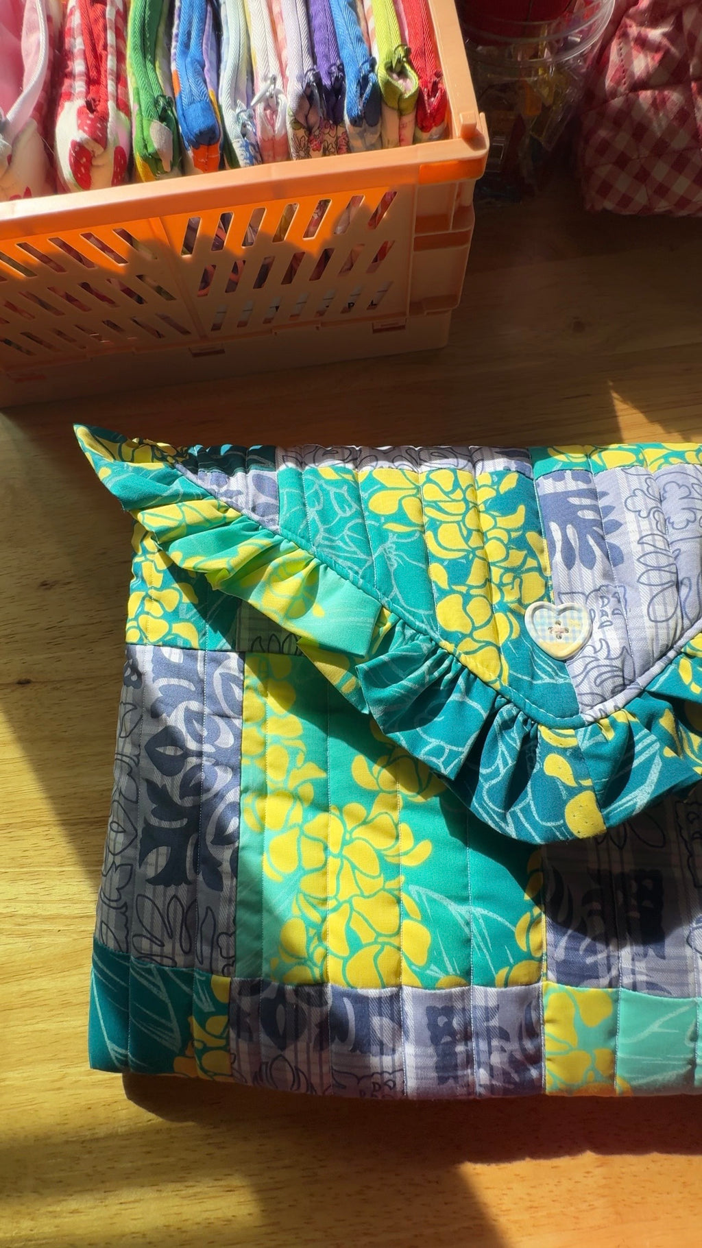 PUAKENIKENI RUFFLE LAPTOP SLEEVE