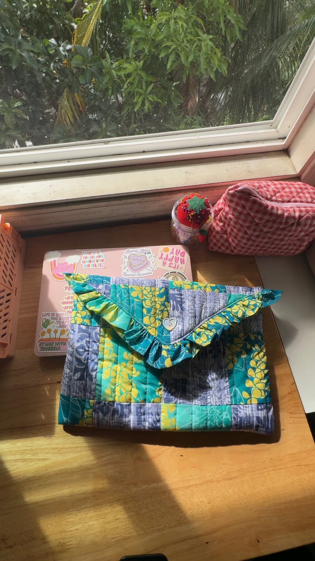 PUAKENIKENI RUFFLE LAPTOP SLEEVE