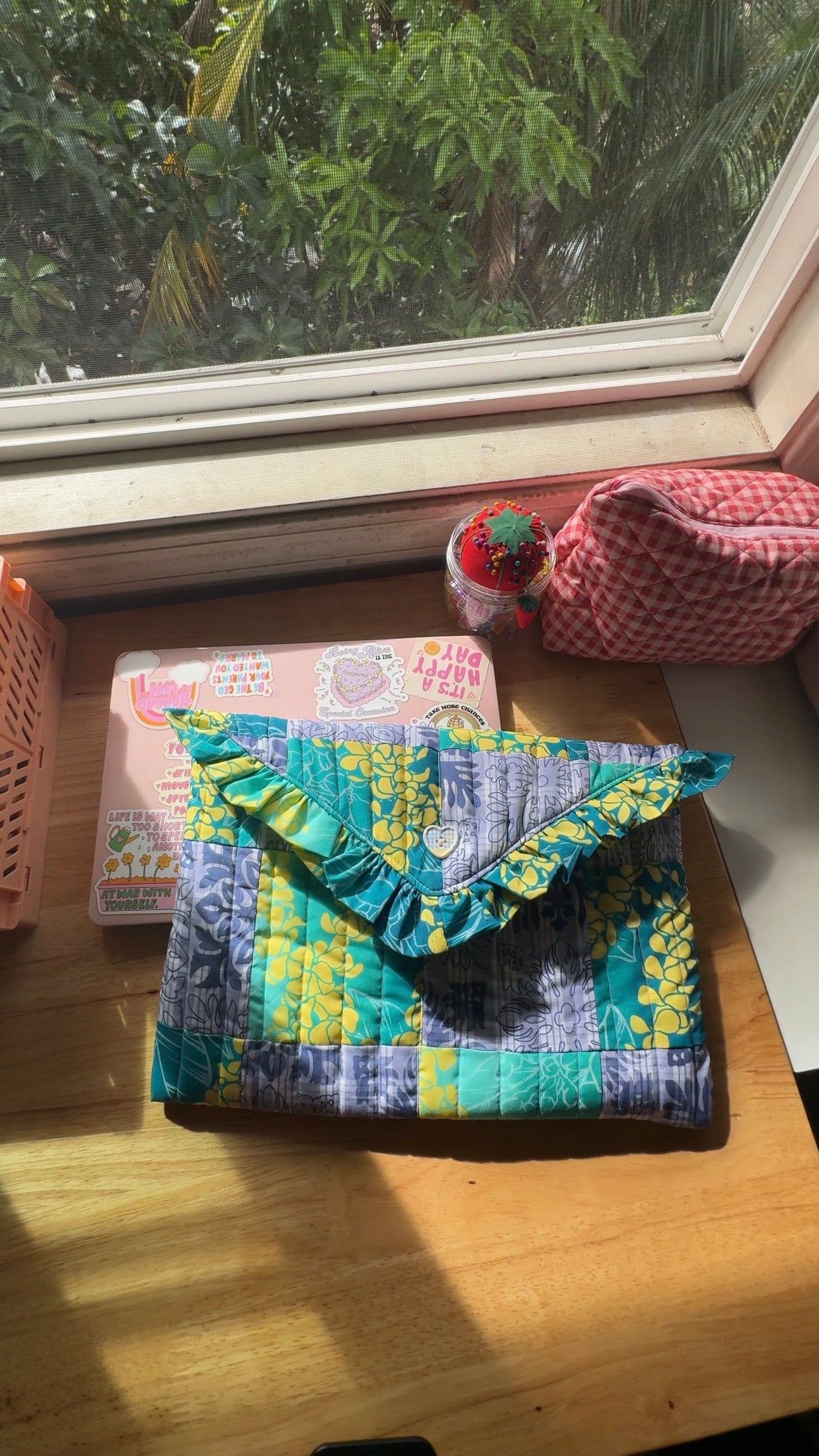 PUAKENIKENI RUFFLE LAPTOP SLEEVE