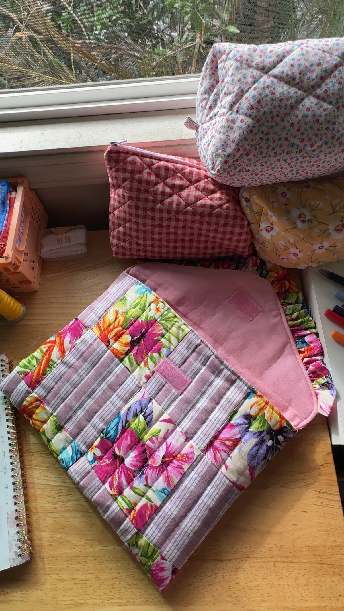 MAUVE HIBISCUS LAPTOP SLEEVE
