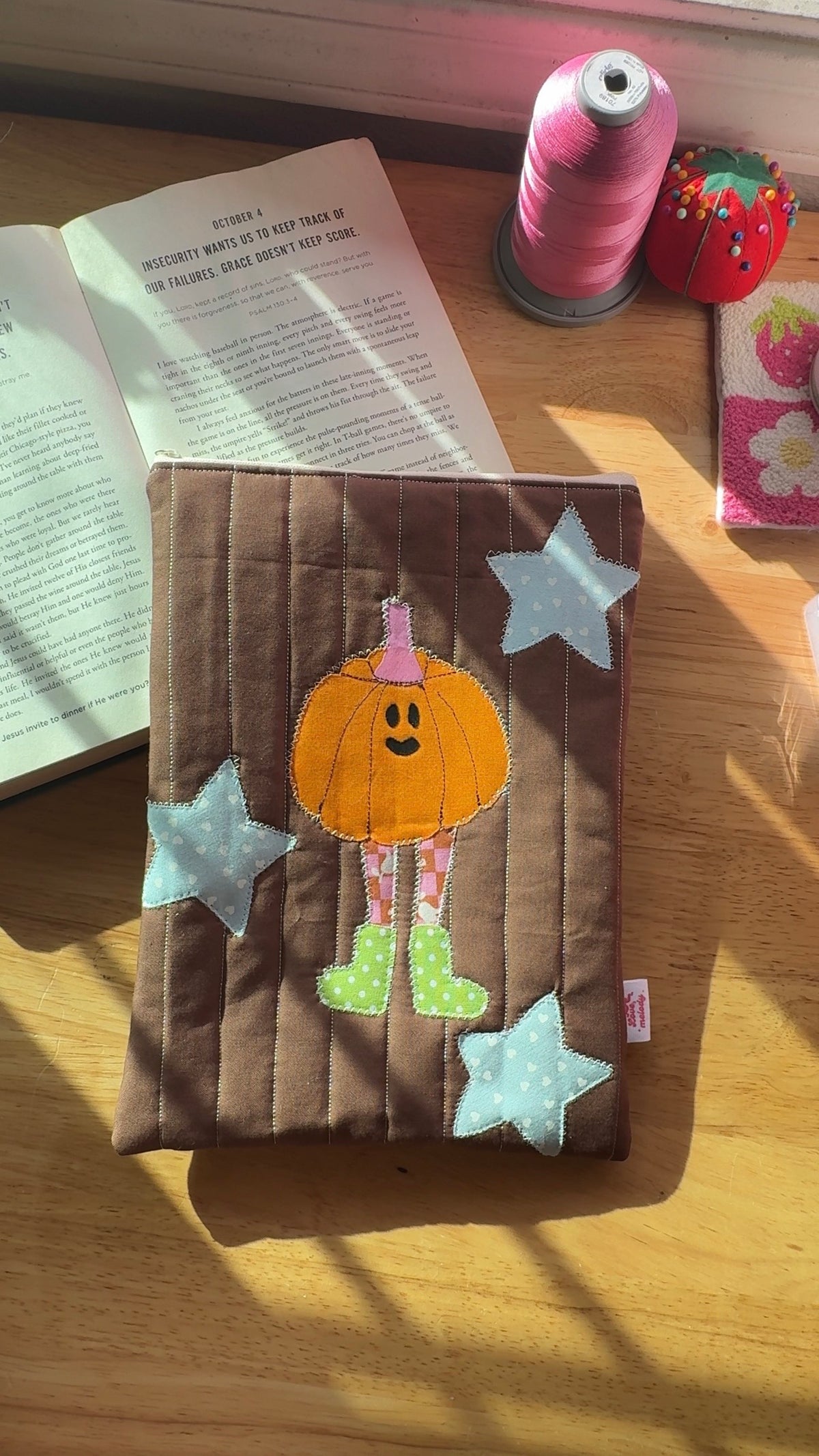 MISS PUMPKIN BOOK SLEEVE