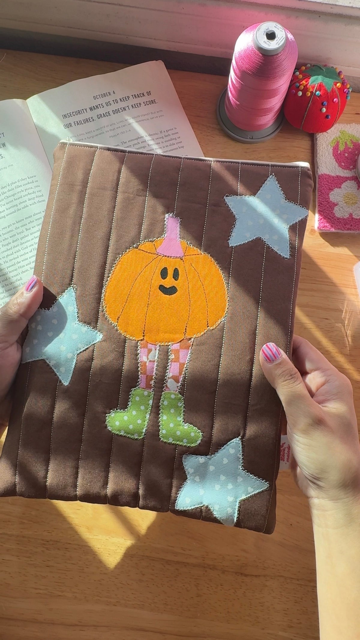 MISS PUMPKIN BOOK SLEEVE