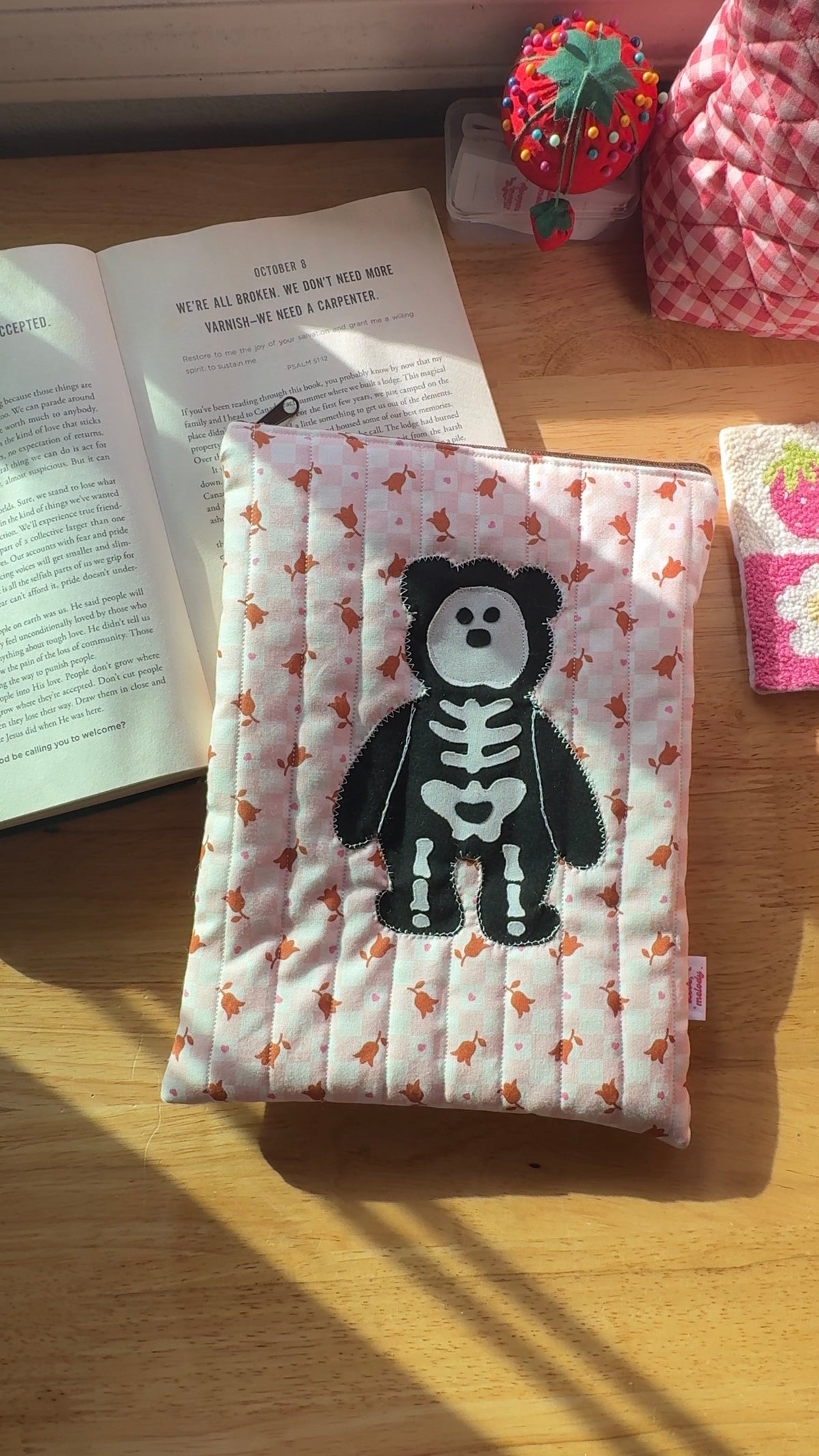BEARY SPOOKY BOOK SLEEVE