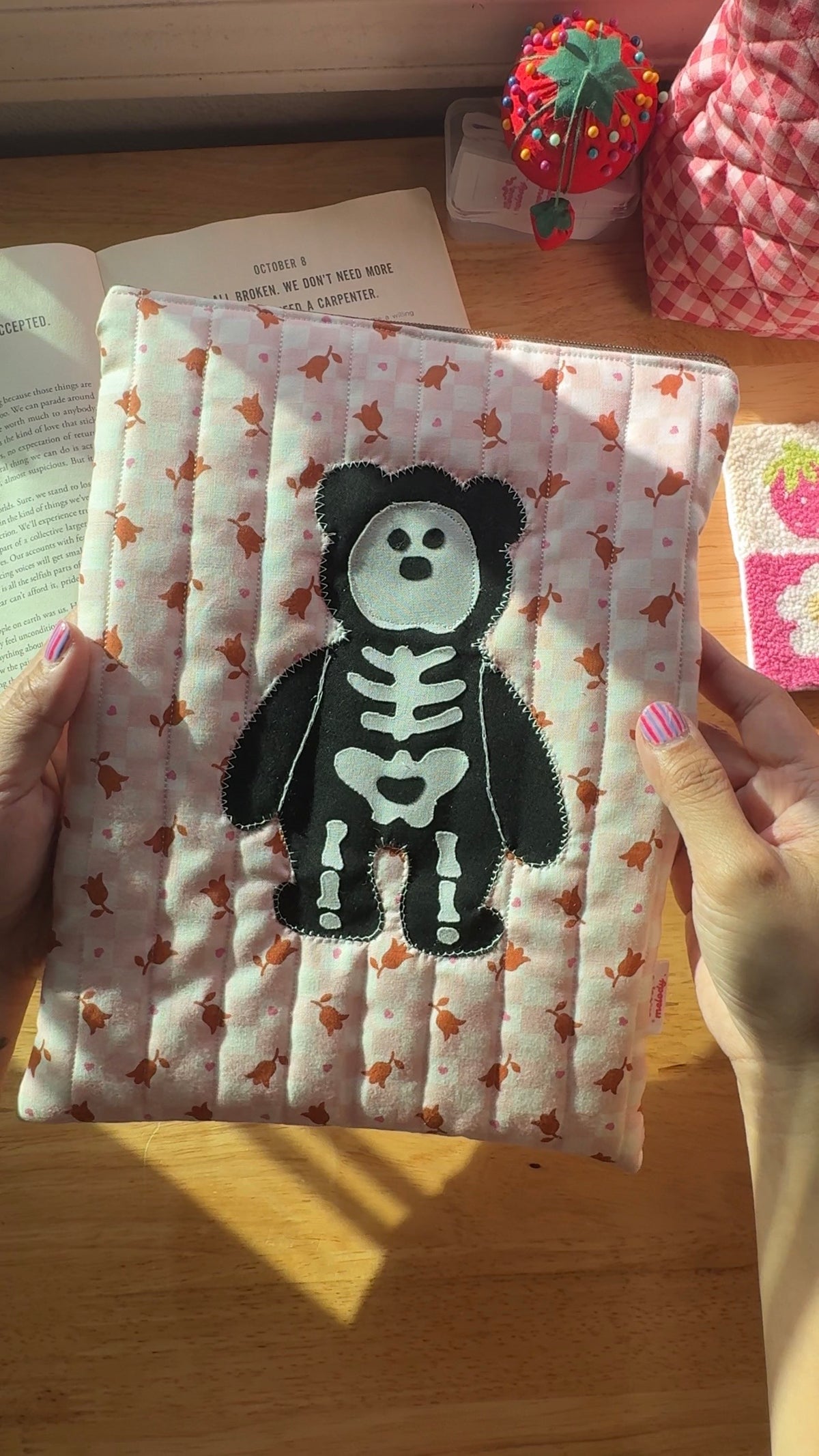 BEARY SPOOKY BOOK SLEEVE