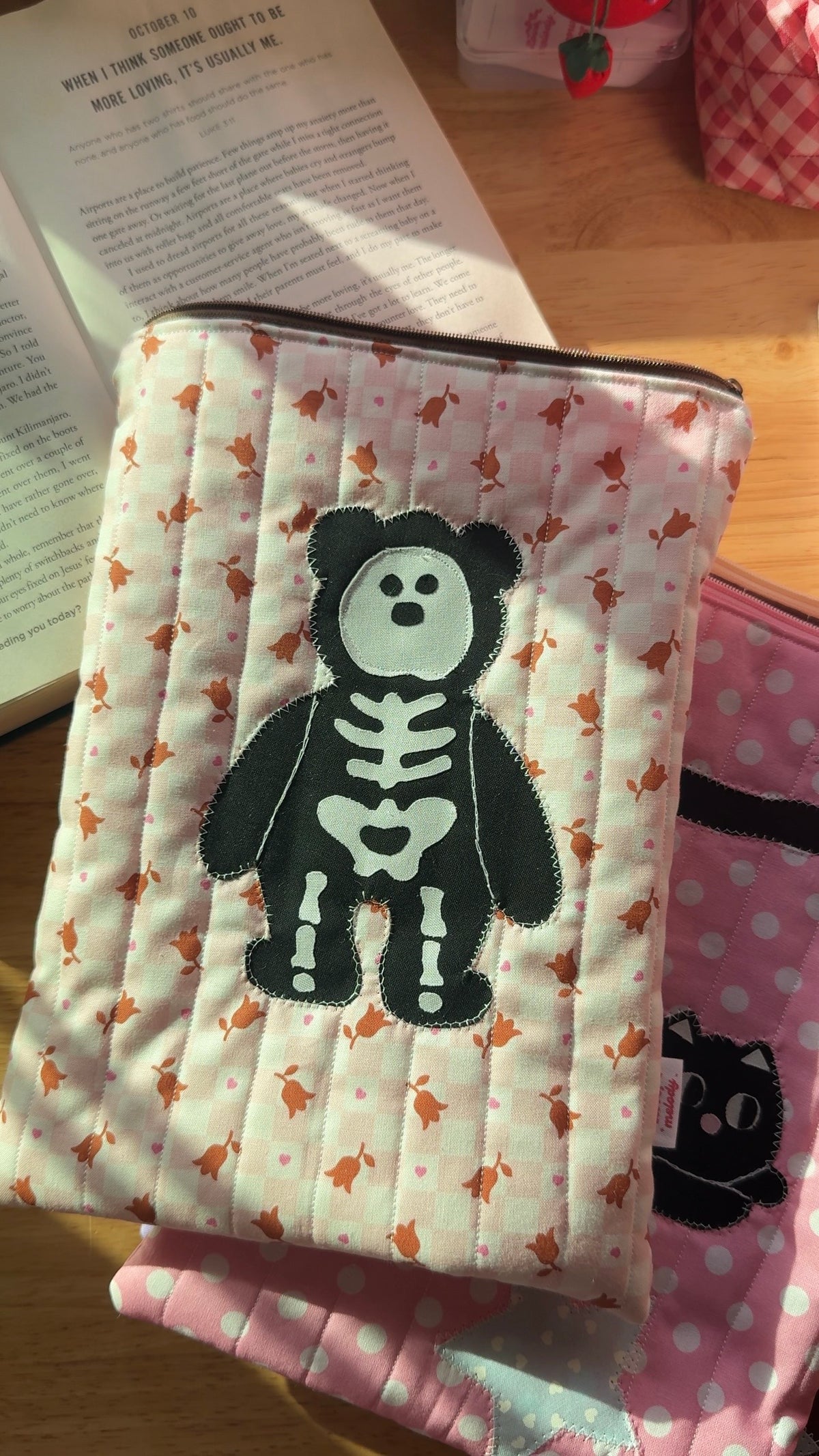 BEARY SPOOKY BOOK SLEEVE