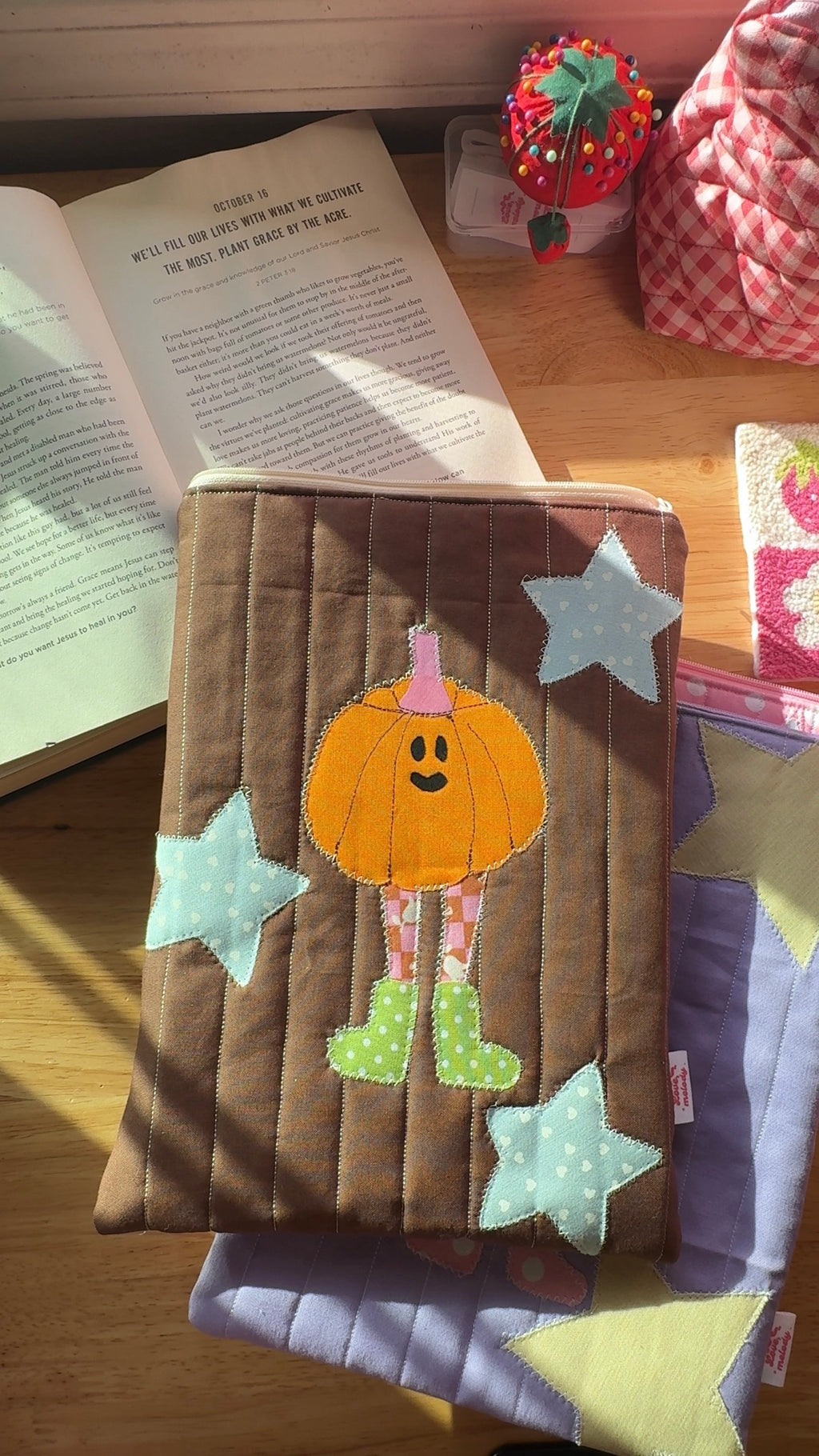 MISS PUMPKIN BOOK SLEEVE