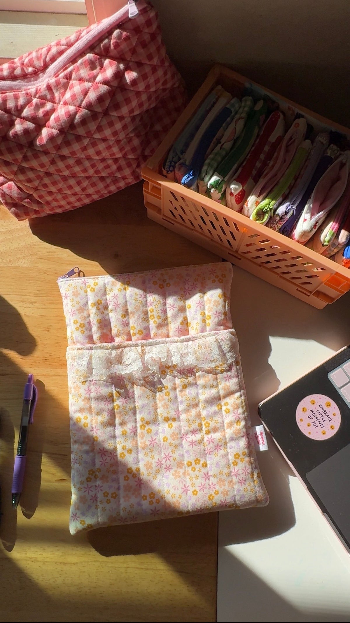 DAINTY FLORAL WITH POCKET BOOK SLEEVE