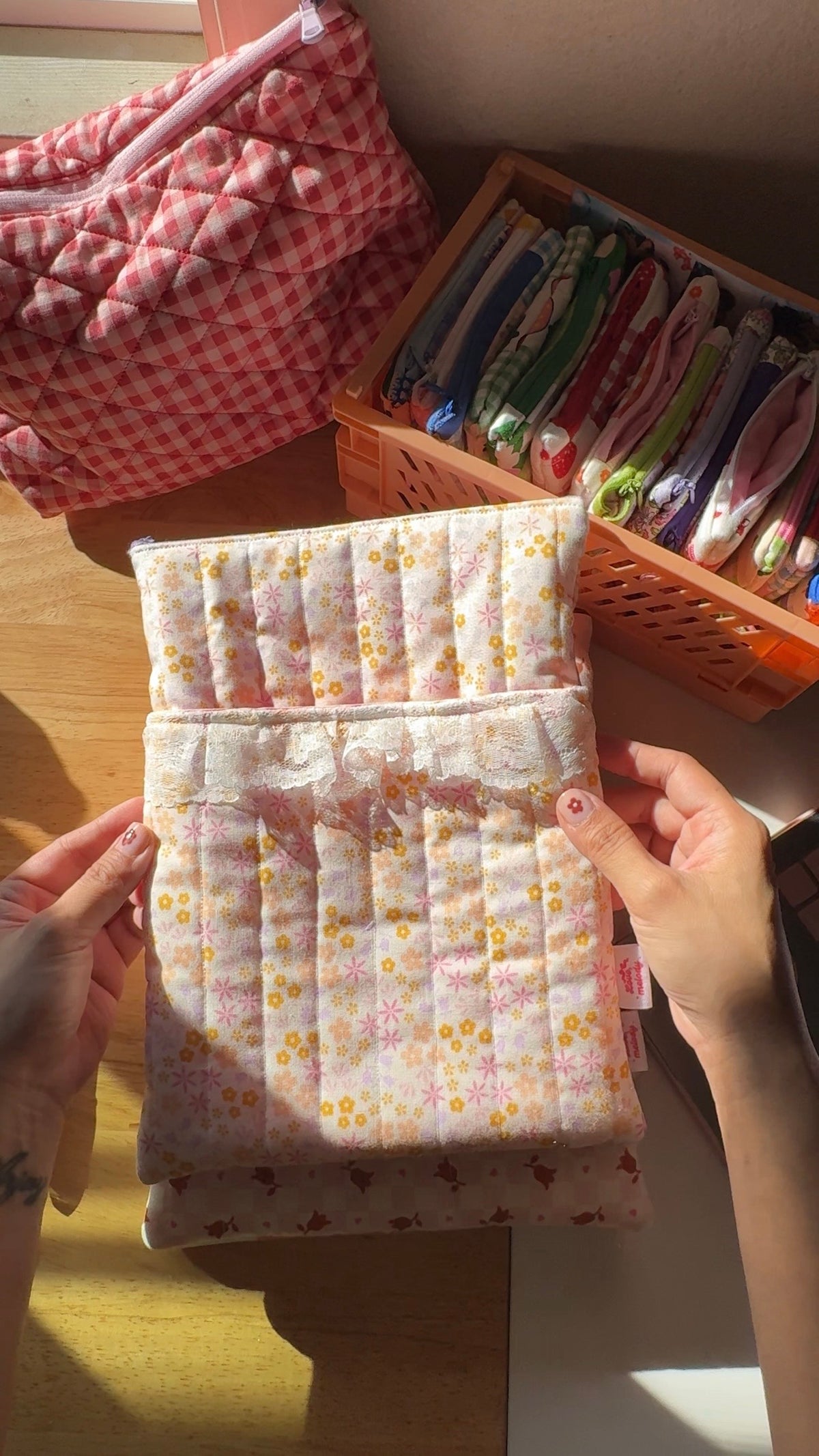 DAINTY FLORAL WITH POCKET BOOK SLEEVE