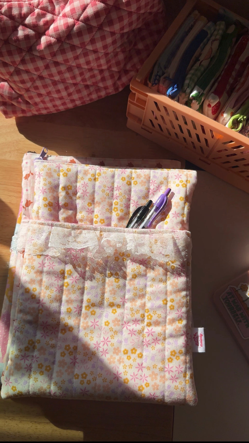 DAINTY FLORAL WITH POCKET BOOK SLEEVE