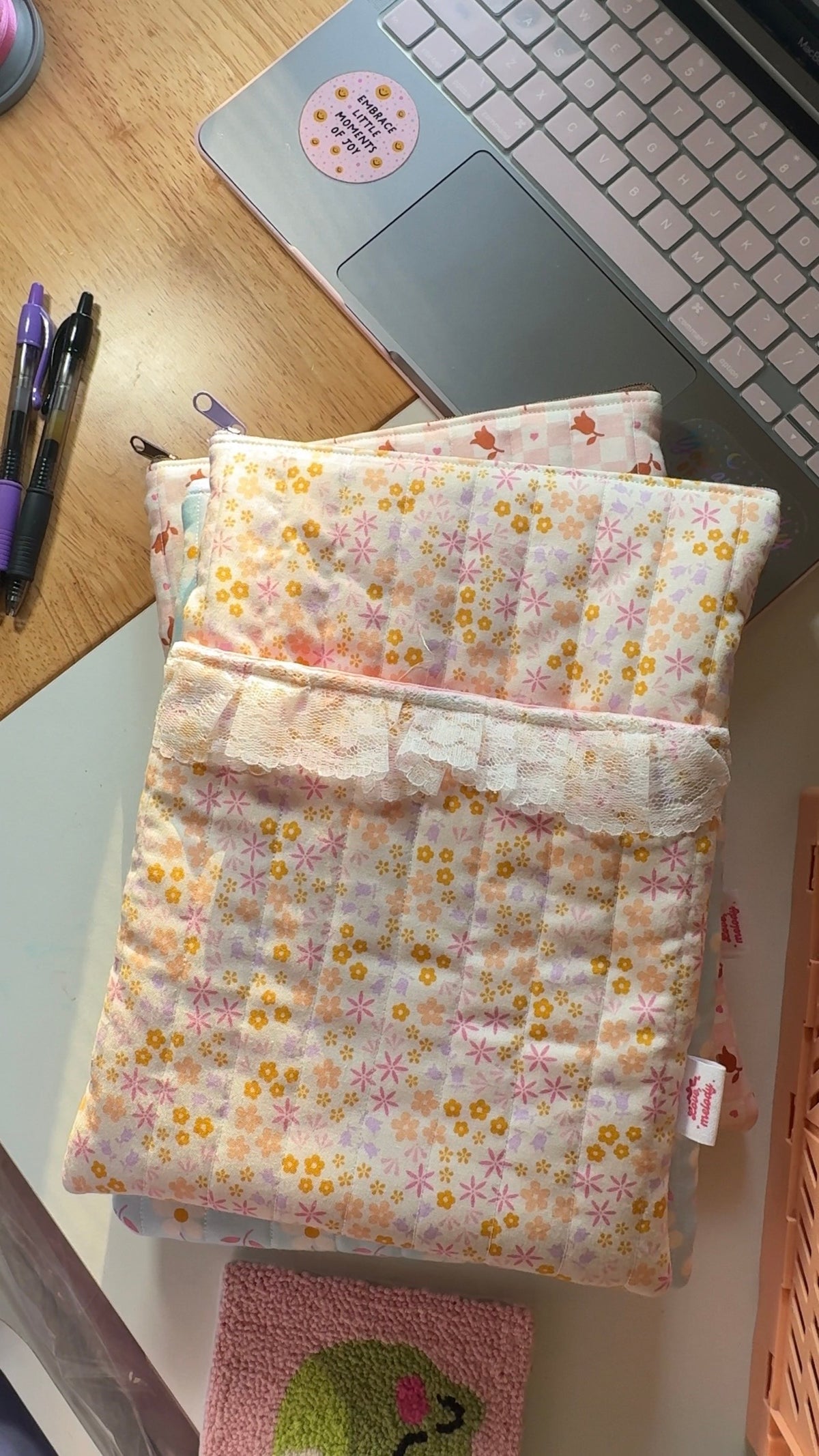DAINTY FLORAL WITH POCKET BOOK SLEEVE